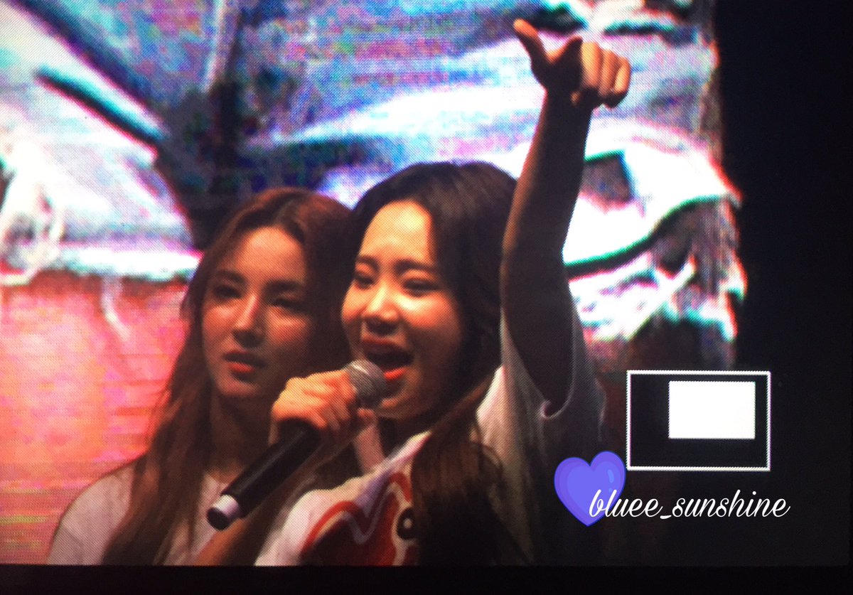 bluee_sunshine's tweet photo. PREVIEW 300619 MEX 🇲🇽
#Momoland #모모랜드 #Nancy #낸시 #AhIn #아인 #JooE #주이 #Jane #제인 #Hyebin #해빈 #Nayun #나윤 #MOMOLANDINMEXICO #MerryGoInMexico
@MMLD_Official https://t.co/aDHDRZWFQI