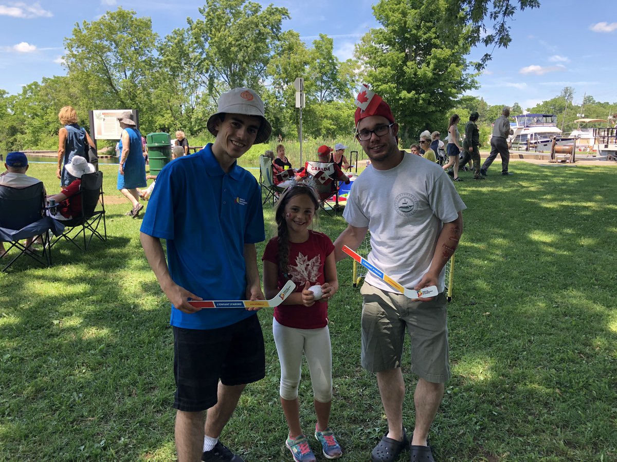 Une joute de hockey pour célébrer la Fête du Canada! 🇨🇦