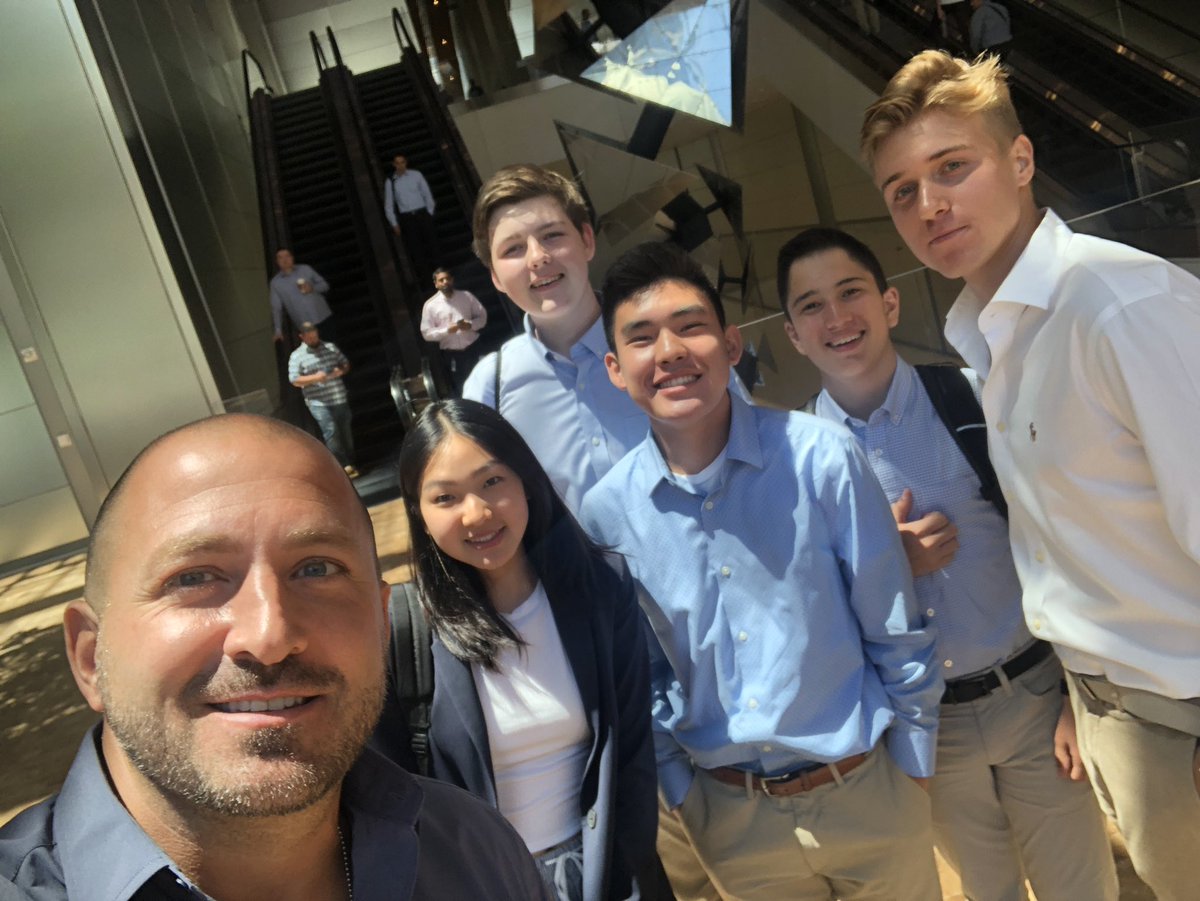 AnthonyMaher12's tweet photo. Enjoyed my lunch meeting @comcast #InnovationCenter and my @jkcp interns loved the #UniversalSphere experience! https://t.co/VWa9DmXuZw