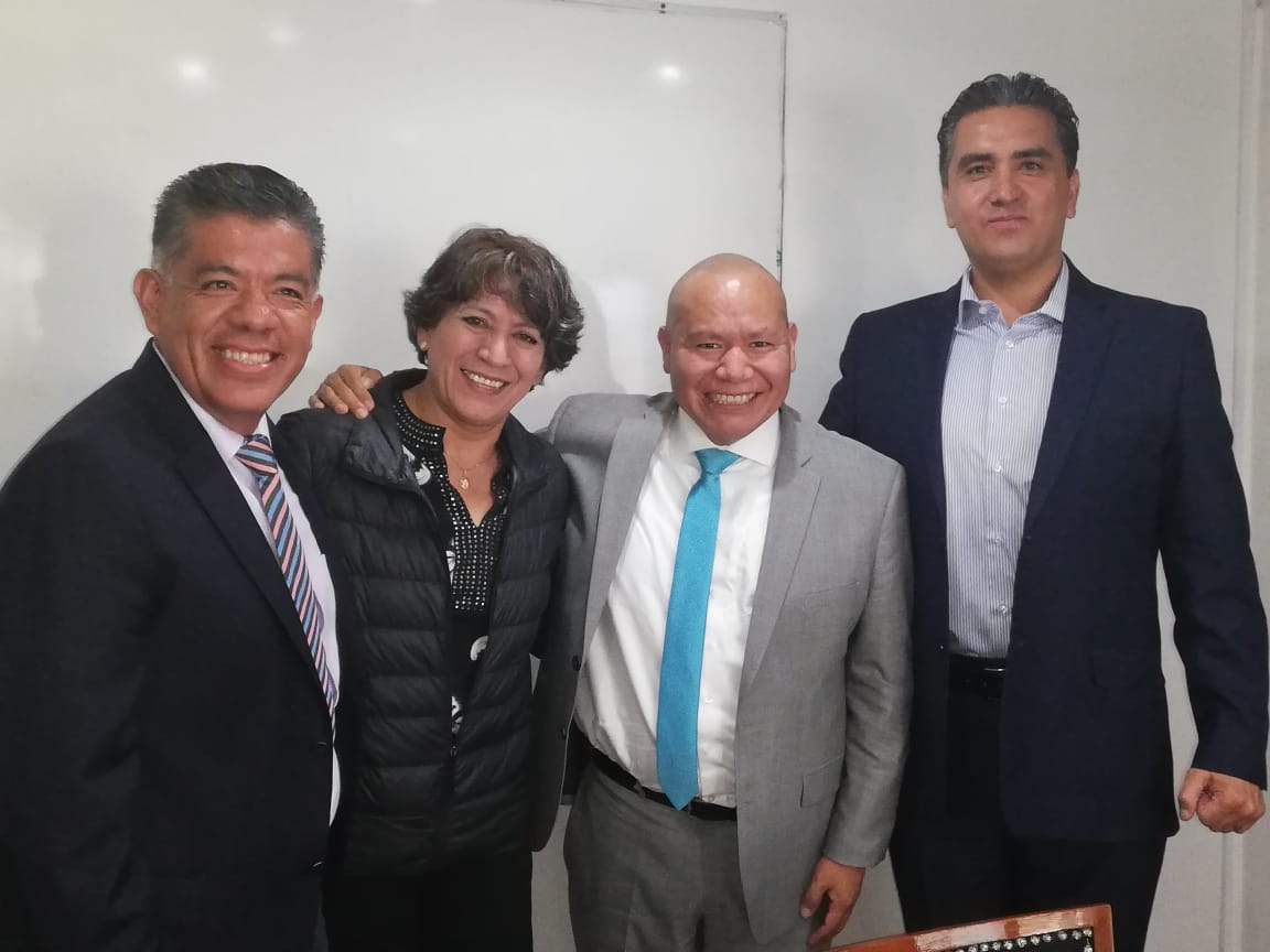 Gob_Tlalne's tweet photo. El Presidente Municipal, Raciel Pérez Cruz, sostuvo una reunión de trabajo con la Delegada Federal en la entidad, @delfinagomez, en la que se abordaron temas del Fondo de Aportaciones para la Infraestructura Social #FAIS2019 https://t.co/1Qm2imEAih