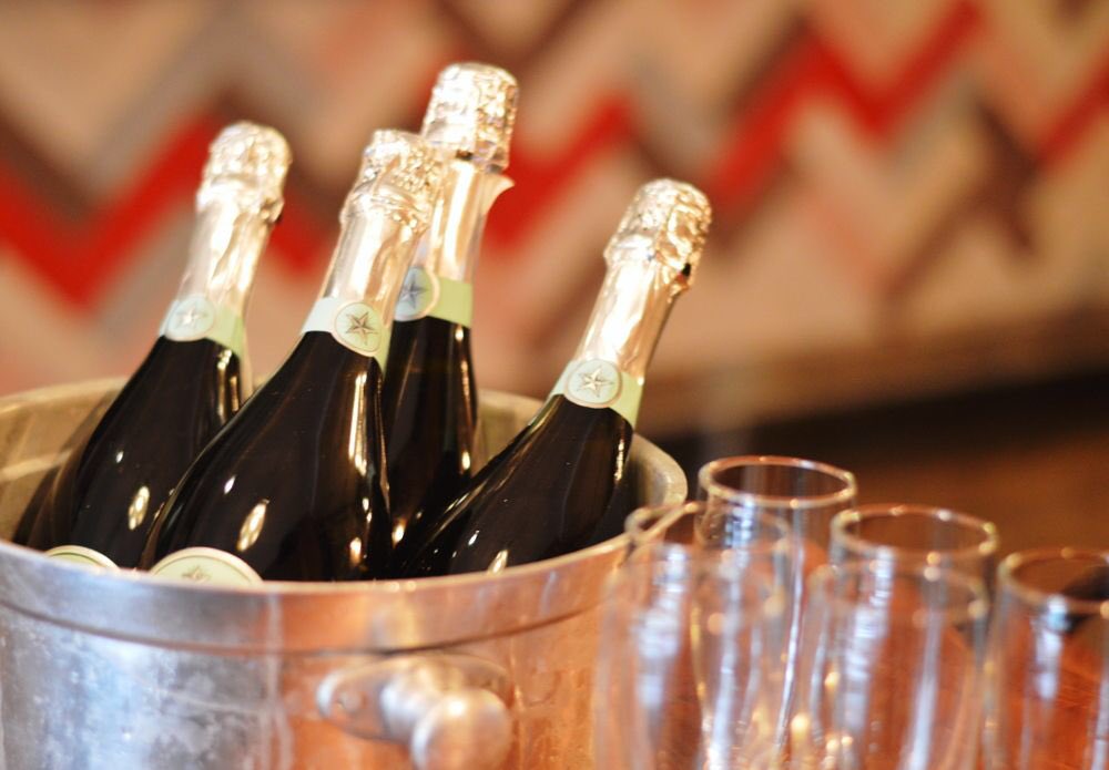 FREE Processo reception for all private hire bookings this summer! ⠀
🥂🍾🥂🍾
Email us at to get started planning your epic celebration, from birthday parties to work functions and wedding receptions, our lovely team will assist you all the way

barsmith.co.uk