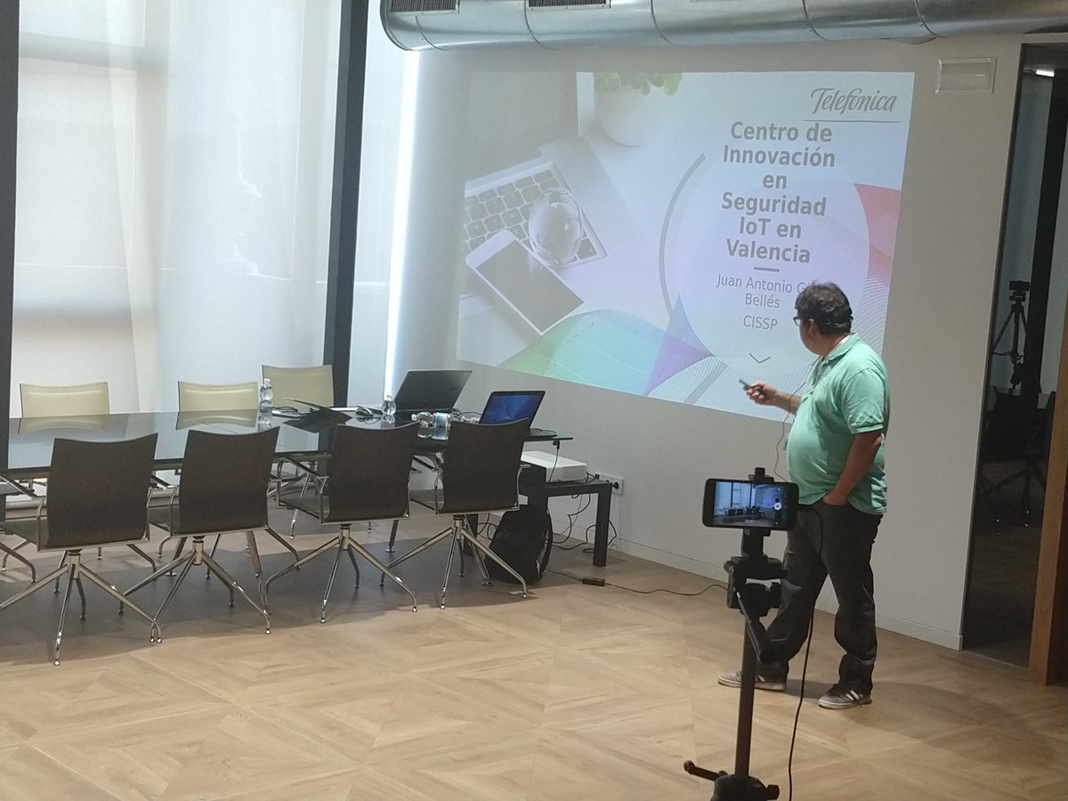 jvprofe's tweet photo. Vamos con el IoT de la mano de @Telefonica @ElevenPaths en el #eComputing19 https://t.co/LBJ8JCTjAC
