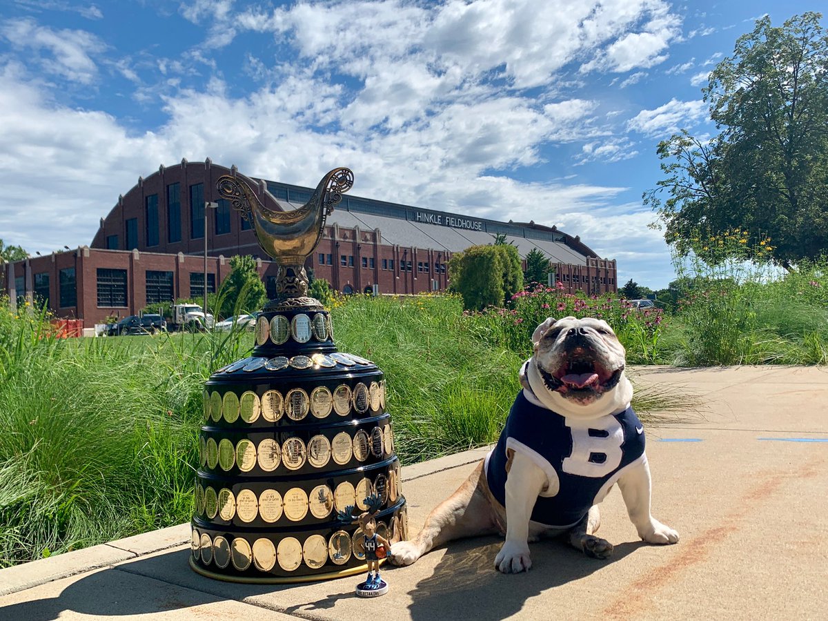 ButlerBlue3's tweet photo. My friends at @JoinProject44 scored me a photo-op with the 115-year old #GoldCup which is up for grabs this week when the @H1Unlimited takes to the @madisonregatta. 

#Project44 is the official charitable partner for this year’s race and @RoostertailFest! https://t.co/8kJAr3U88T