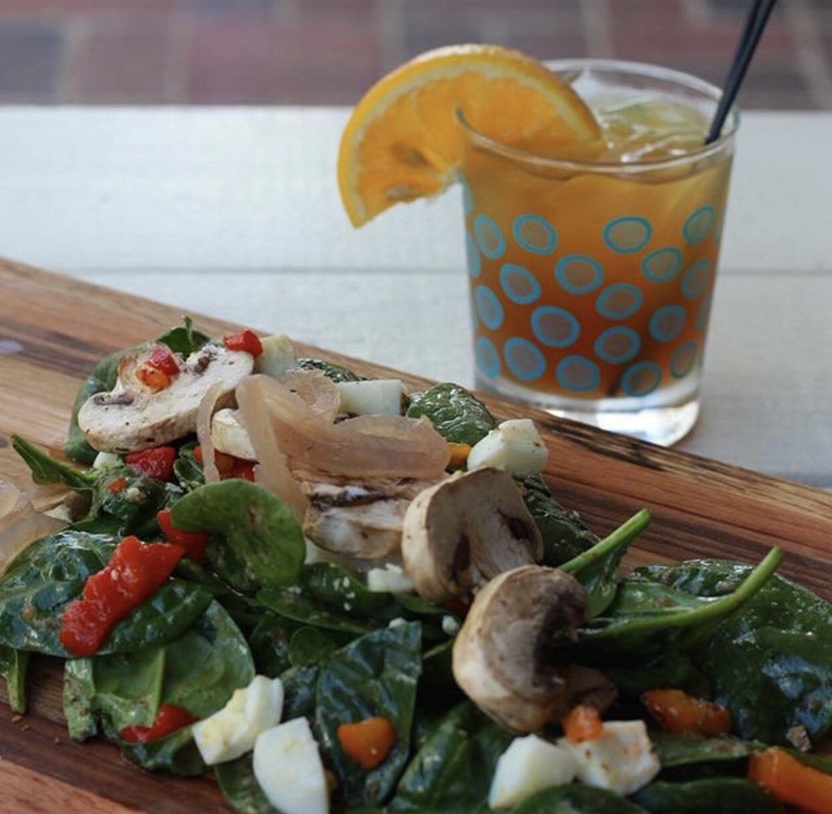 This is what balance looks like: Spinach Salad & a cocktail!

#comegetsome #spinachsalad #warmbaconvinaigrette