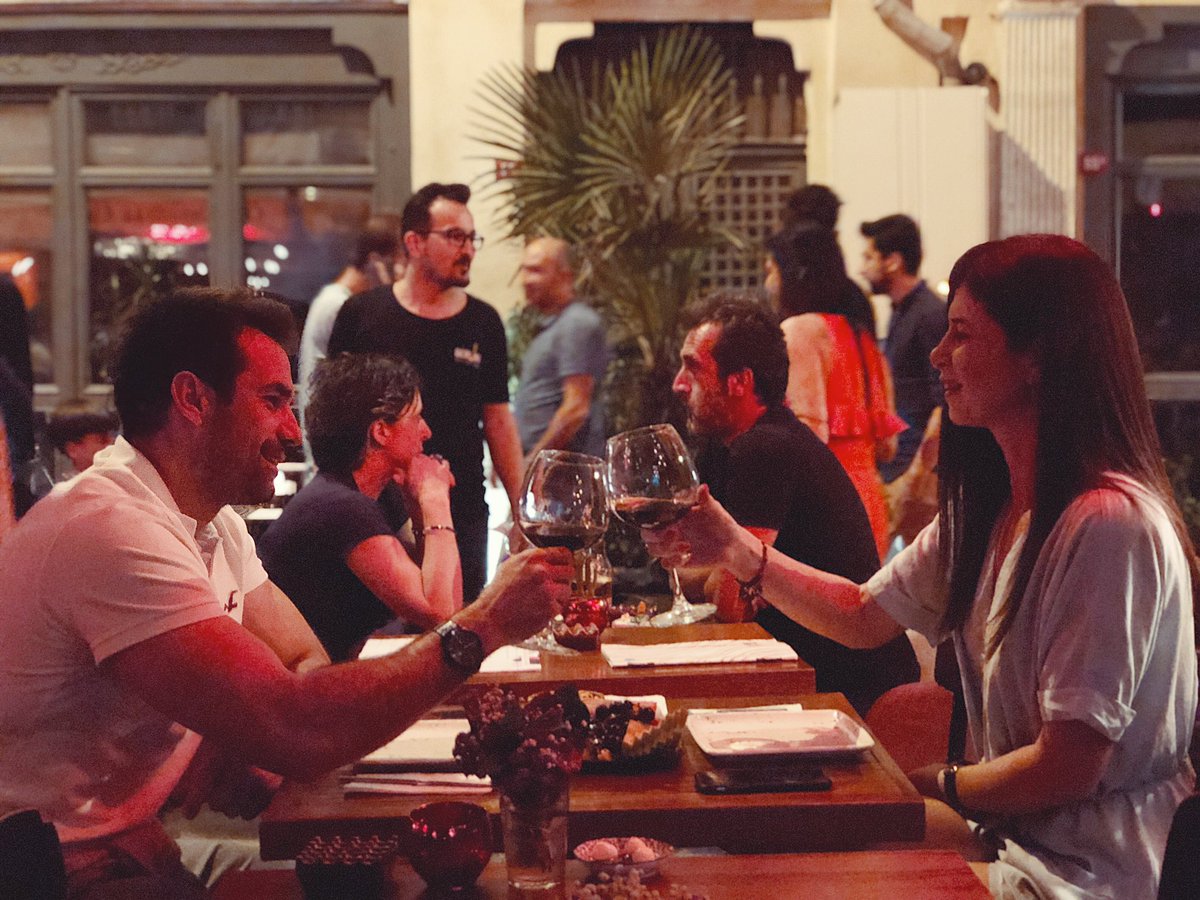 _BerlinLine's tweet photo. Lovely moments 🌹
.
.
.
.
.
#karakoy #cheers #restaurant #karaköy #ottomancuisine #ottoman #travel #discoveristanbul https://t.co/ER8Pjw0NnJ