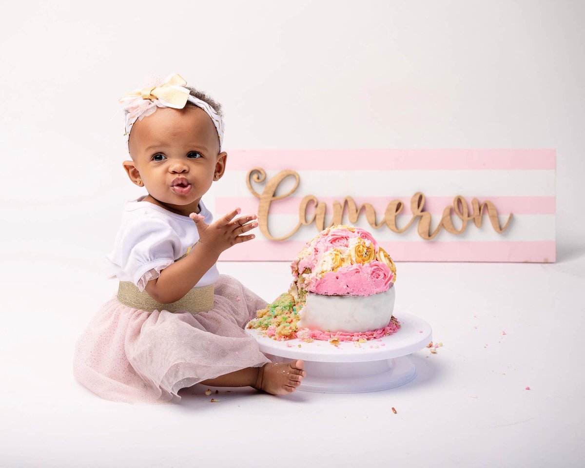 Look at her little mouth!! 😩😍🥰

#portraitphotography #portraitphotographer #Canon5dmarkiv #QueensPhotographer #NYCphotographer #1stbirthday #birthdayfun #cakesmash #birthdayphotoshoot #birthdayshoot #birthdaygirl #studioportrait #birthdayportrait #birthdaypictures
