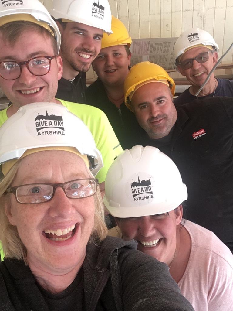 giveadayayr's tweet photo. Teamwork!!! Makes the dream work!!#volunteering #fiercegenerosity @southayrshire @UnityGrill @UniWestScotland @AyrshireColl https://t.co/JEoYbKrglp