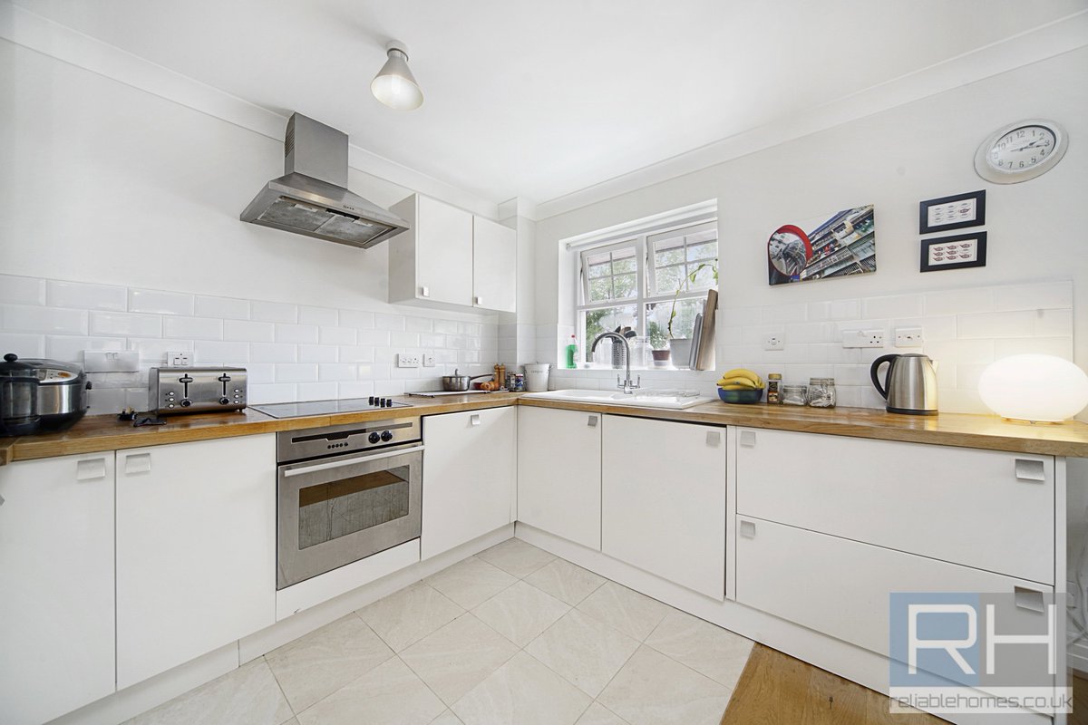 ReliableHomesEA's tweet photo. Check out our modern and spacious 2 bed, top floor flat in North Finchley on Woodside Lane, N12.
To find out more see: https://t.co/dRfosVpZhC
#reliablehomes #northfinchley #2bedflat #flattolet #locationlocationlocation #spacious #modern https://t.co/wfn3Iyuhkv