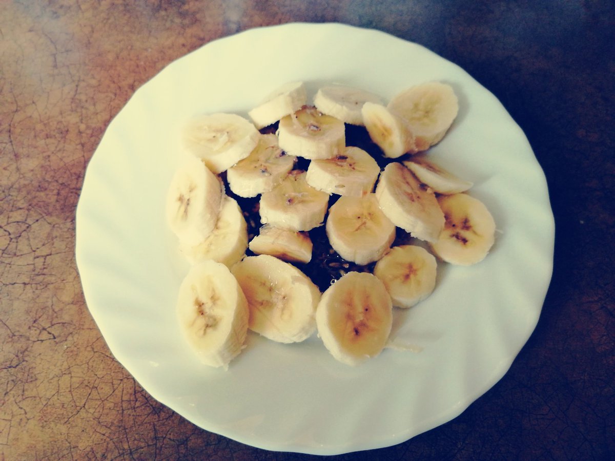 SpaceMonolith's tweet photo. My #breakfast was #oat and #apple #pancake with #banana slices and #honey with #levender ~ <3 #food #foodporn #delicious #yummy #healthy #healthyfood https://t.co/41SNenHvfn