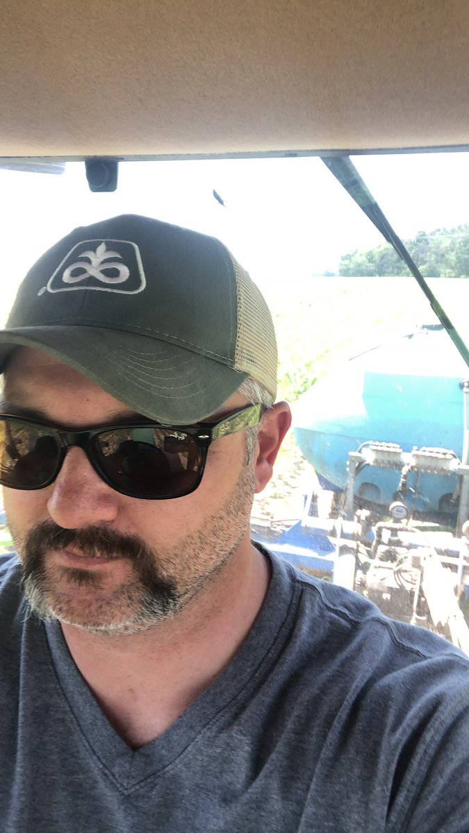 #plant19 has been a challenge from the start, so when a grower called needing help finishing up side dress. Yep we drop everything and help. #withyoufromthewordgo <a href="/PioneerSeeds/">Pioneer Seeds U.S.</a>
