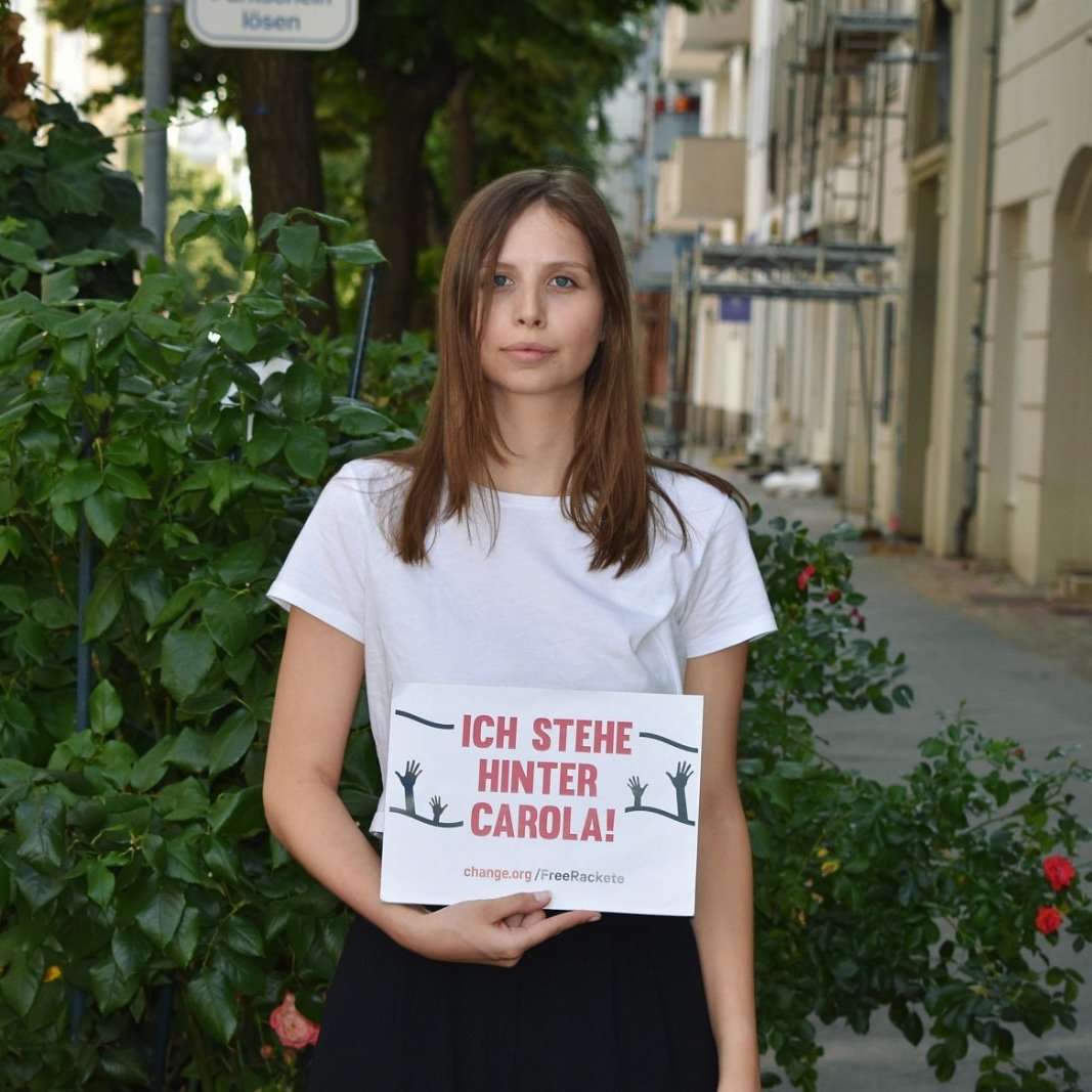 Ich steh' hinter Carola! #Seenotrettung ist kein Verbrechen! #FreeCarola #FreeRackete #FreeCarolaRackete  Jetzt zeichnen: change.org/freerackete

@heikomaas <a href="/matteosalvinimi/">Matteo Salvini</a> <a href="/EUCourtPress/">EU Court of Justice</a> <a href="/BMI_Bund/">Bundesministerium des Innern</a> <a href="/seawatchcrew/">Sea-Watch</a> <a href="/ChangeGER/">Change.org Deutschland</a>