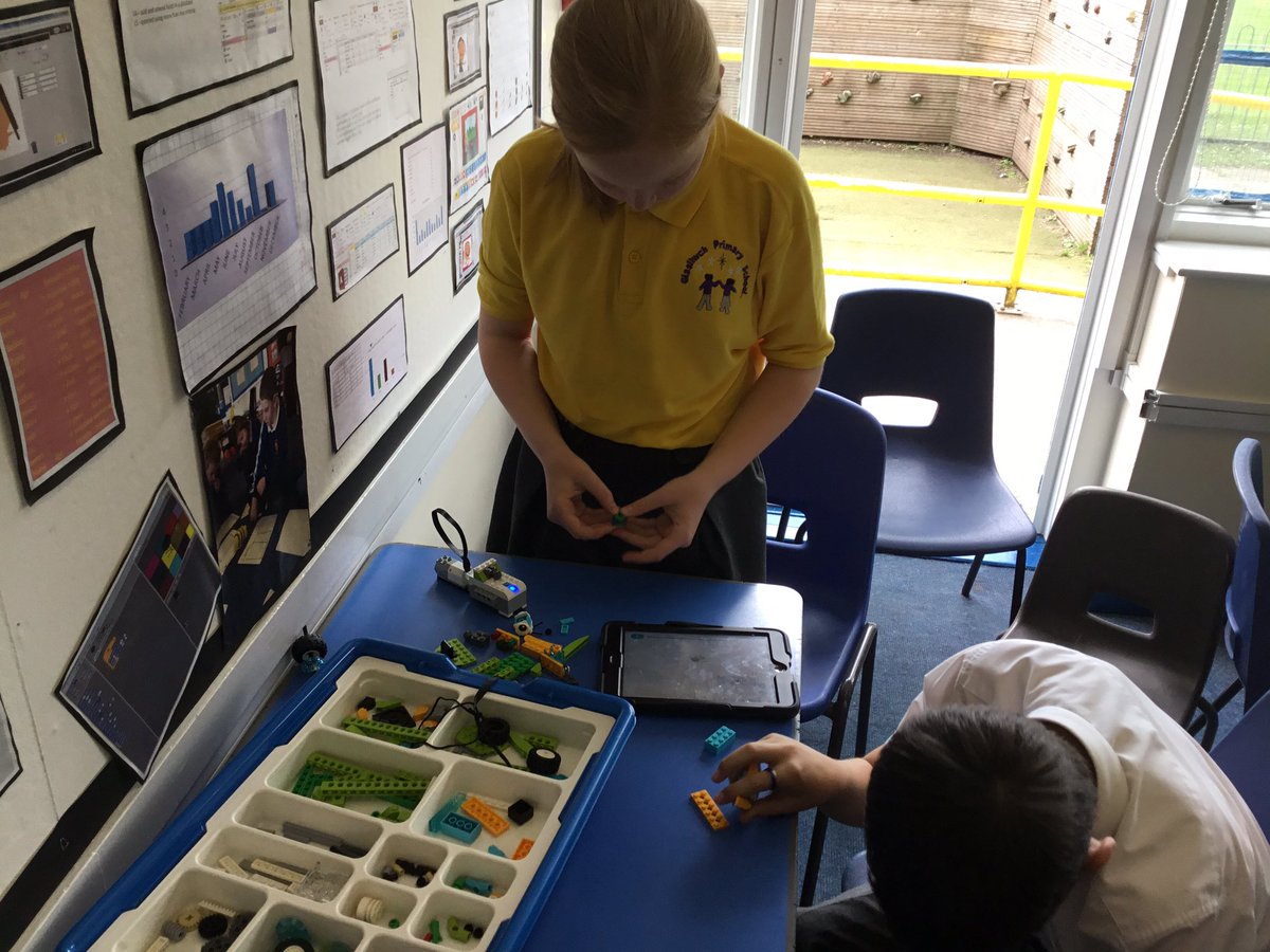 GlasllwchP's tweet photo. Digital Leaders thoroughly enjoyed their Drone workshop with @MaendyPrimary and @LangstonePS  today. It was lovely to all see digital Leaders from different schools working collaboratively https://t.co/kciEYmzHOk