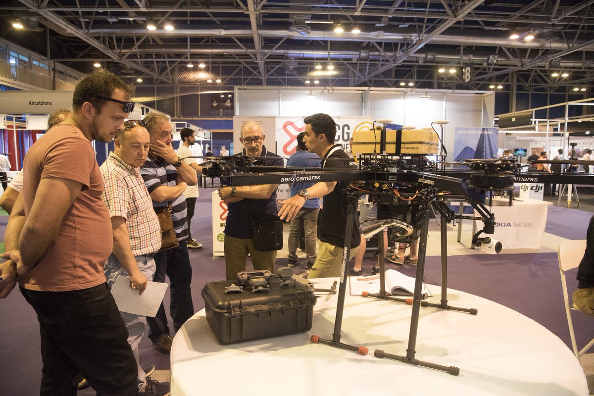 ExpoDronicaMAD's tweet photo. El #dron hibrido de @aerocamaras con 7 horas de autonomía dio mucho que hablar en #Expodronica2019 ¡Único! #drones https://t.co/hmQgdywKbm