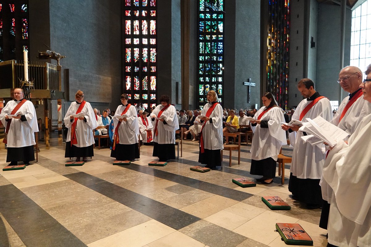 CofE_Cov's tweet photo. A few photos from our wonderful #NewRevs ordained at @CovCathedral yesterday! @churchofengland https://t.co/j0X8jAcibD