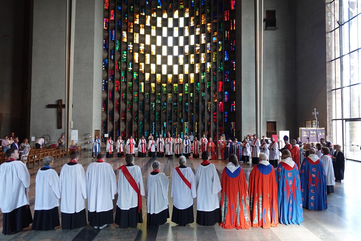 CofE_Cov's tweet photo. A few photos from our wonderful #NewRevs ordained at @CovCathedral yesterday! @churchofengland https://t.co/j0X8jAcibD
