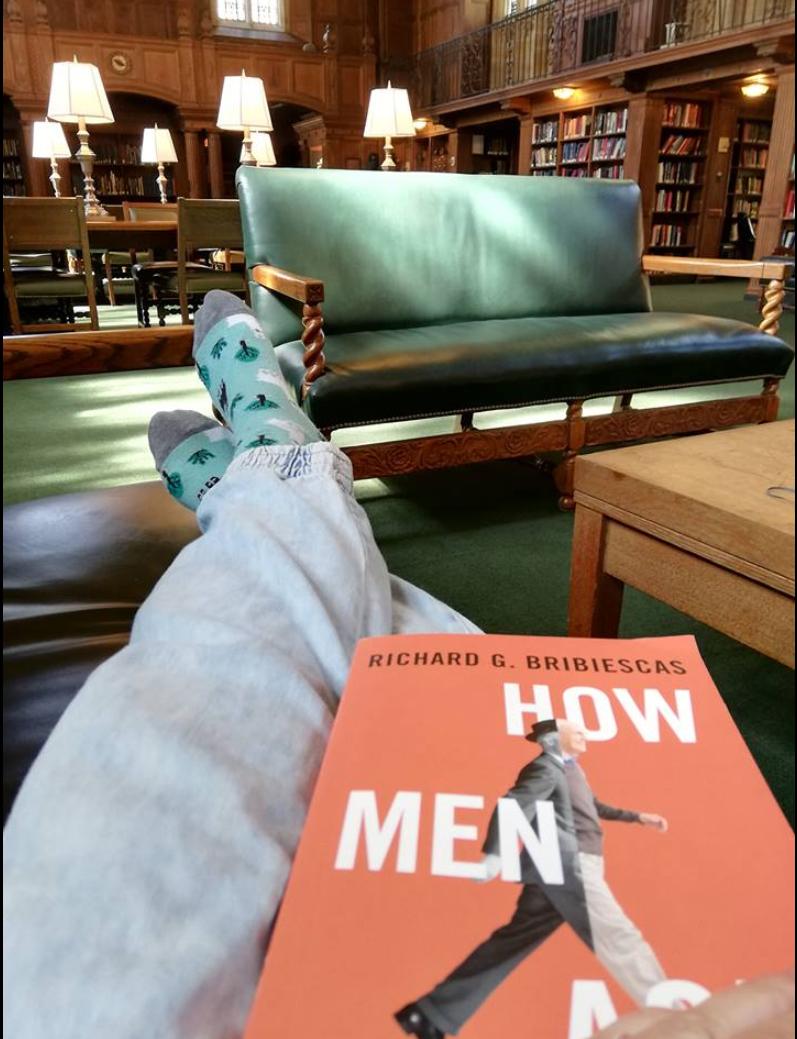urszulammarcin1's tweet photo. Just finished reading #howManAge by @RGBribiescas.
If you laugh out loud in a library reading on evolutionary approach to human aging it means the author did a good job!
#LifeHistoryTheory #BiologicalAnthropology #nerdgirl https://t.co/3fde1klk3I