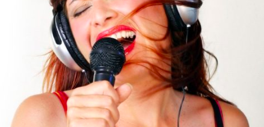 Rioja2's tweet photo. .@redkaraoke cierra por la falta de apoyo de la industria musical. 
https://t.co/FdFftILEJG https://t.co/uk1yXb75Ag