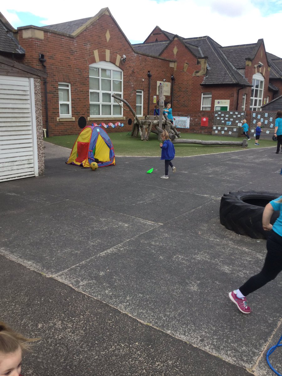 CPAMissLister's tweet photo. What fantastic sports day nursery had today. Thank you to all of you that came to watch our superstar nursery children tackle our obstacle course, they were amazing!!!! As were the adults who attempted the course too!!! @CroftwayPrimary https://t.co/GvzBohPYan