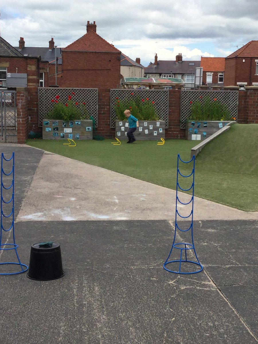 CPAMissLister's tweet photo. What fantastic sports day nursery had today. Thank you to all of you that came to watch our superstar nursery children tackle our obstacle course, they were amazing!!!! As were the adults who attempted the course too!!! @CroftwayPrimary https://t.co/GvzBohPYan