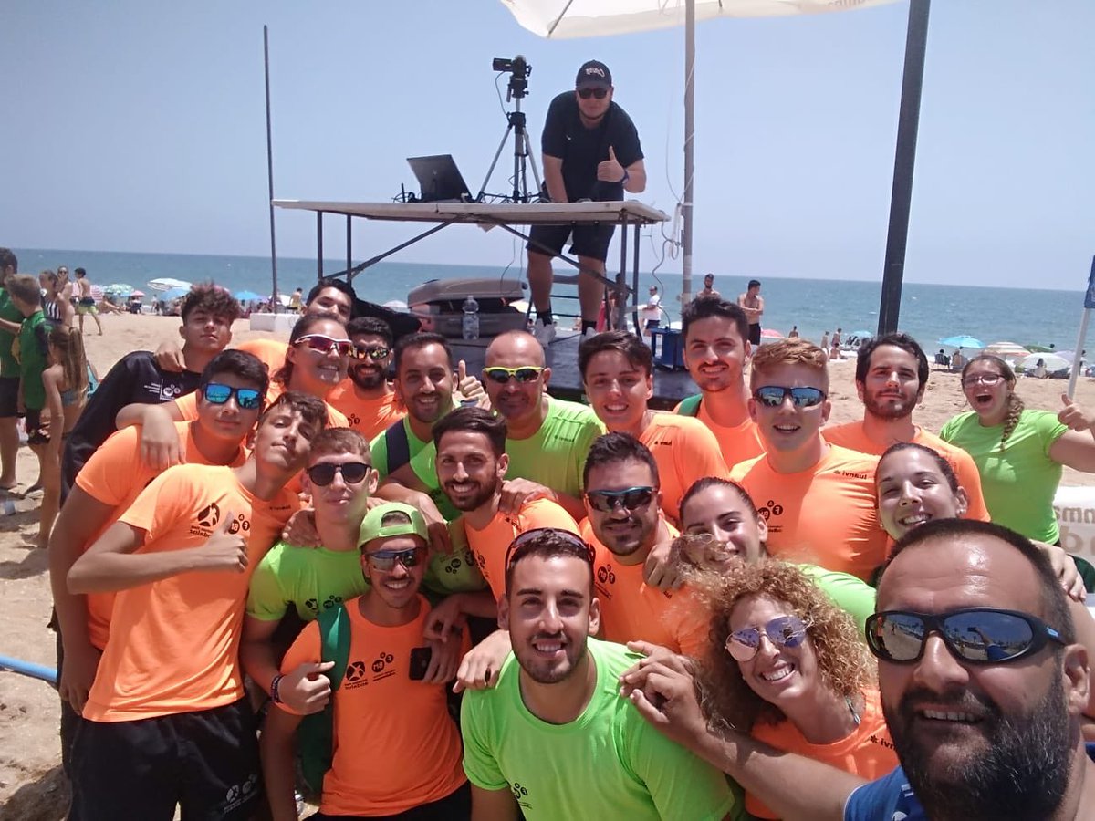 Todos nuestros árbitros en el Arena sur lepe este fin de semana han dirigido numerosos encuentros y han dado la talla en otra ocasión más

Ahora toca reponer pilas y a por el siguiente 💪🏼😊