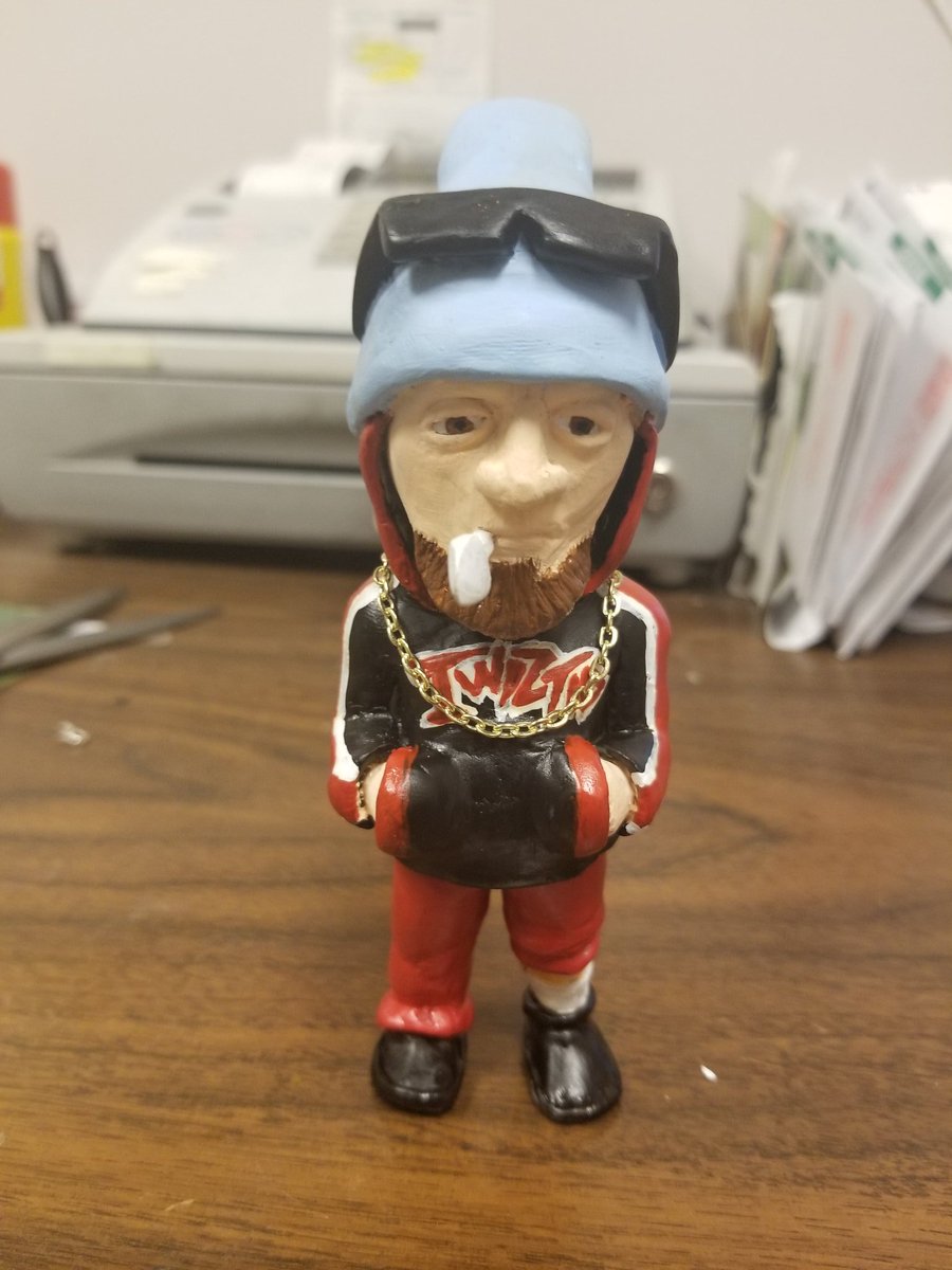 Scrubby1416's tweet photo. Forgot to post pics of the finished #BigStank sculpt... what you think did I do it justice? @tweetmesohard @majikninjaent #ScluptsByScrubby #ScrubbyArt #BigStankNLilPoot #Twiztid https://t.co/oFb6nTb5BV