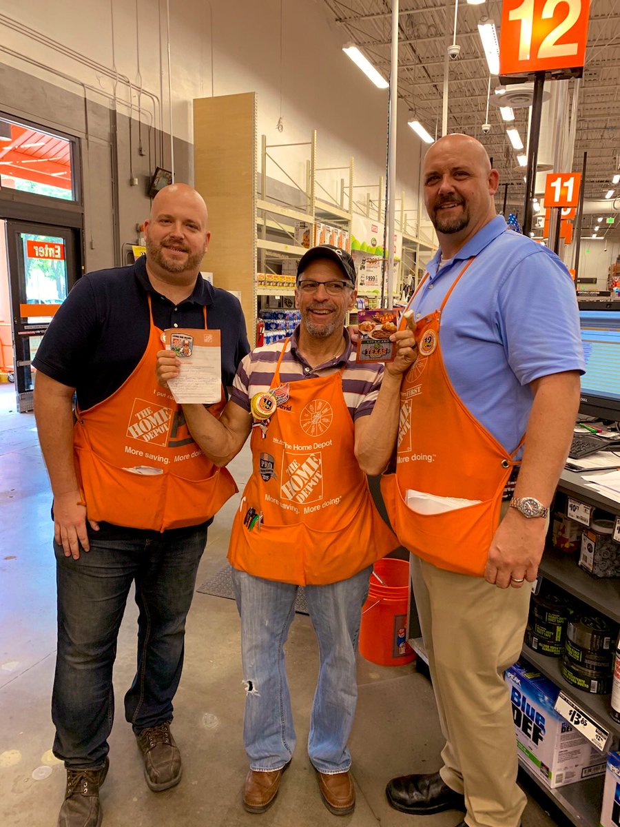 johnnyoHD0243's tweet photo. Pro Challenge accepted, 1 of only 2 stores in the district to hit challenge goal and Dave G was a big part w 7 commercial card applications!! #0243 #10for10 https://t.co/vquHNKNxib