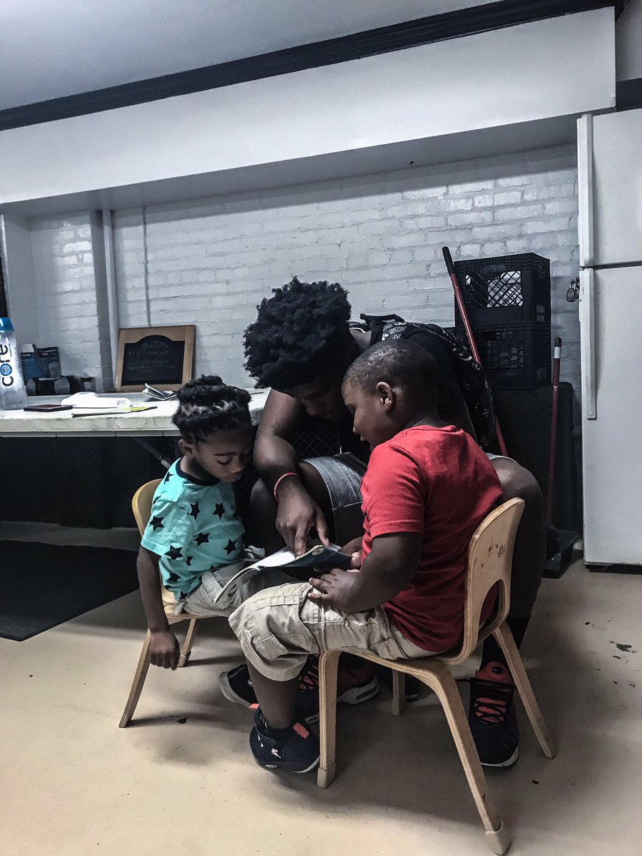 Tech1qb's tweet image. I do this because most kids need role models 💯 #MotivationMonday #Motivatetheyouth #techtuff🚂