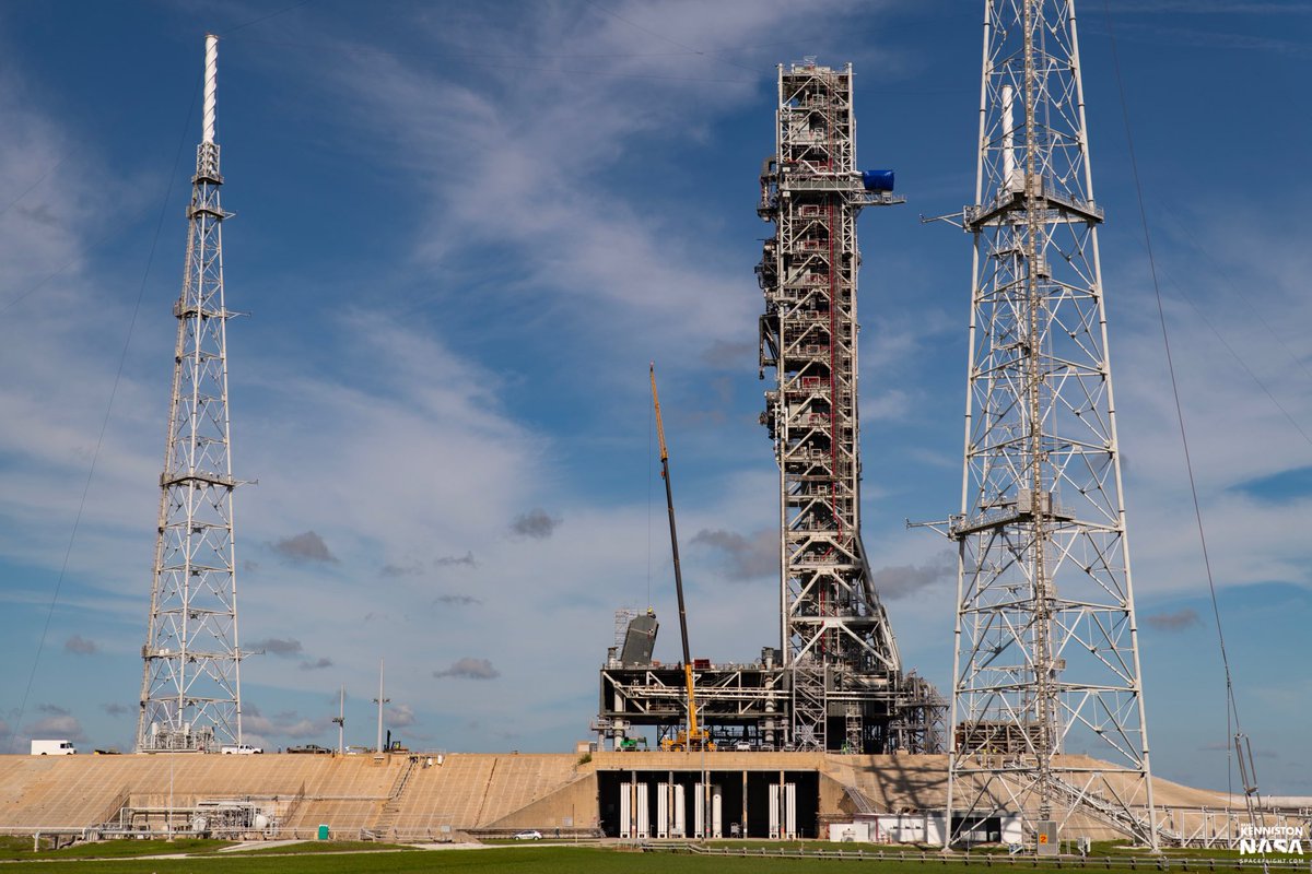 TheFavoritist's tweet image. Got to view pad LC-39B today to see the SLS ML-1 and take photos of pretty, pulverized Tennessee River Rock.

ML-1 is a big chungus 😮
