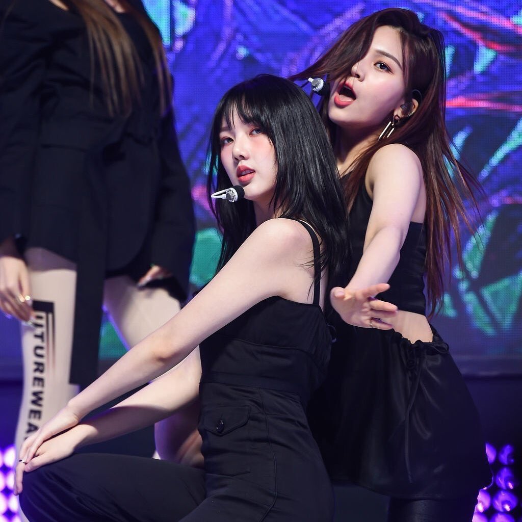 yenniupdate's tweet photo. YESISTERS NATION PLEASE RISE https://t.co/eVkfsw1Apo