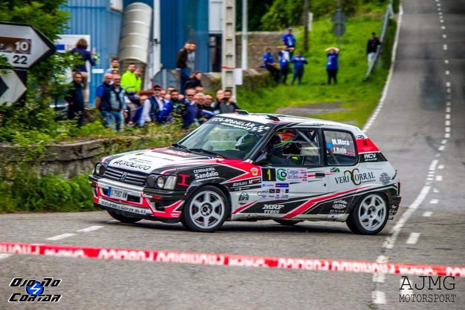 OjoNoCortar's tweet image. REGRESO al @CERA_RFEdA de Manuel Mora con su atómico Peugeot 205, y disputando así por el momento la próxima prueba del nacional, correspondiente a la 50 edición del @rallyeferrol.

#CERA #CERATerraMundis #RallyeFerrol