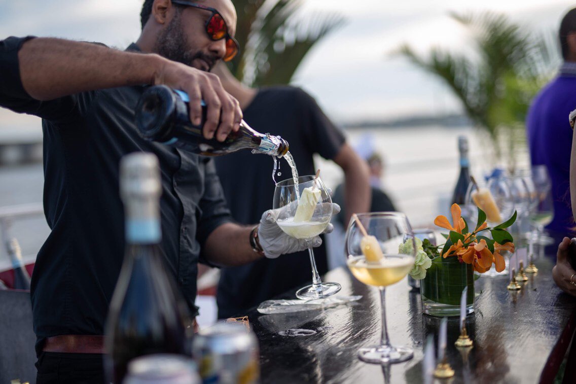medianetads's tweet photo. Beginning the week with a #throwback to our 2nd annual #CannesOnTheHudson boat party. Thank you to all our guests for making it a success! #medianetads #medianetlife ๐ฅ๐ฅ https://t.co/rsCV1Dq0e8