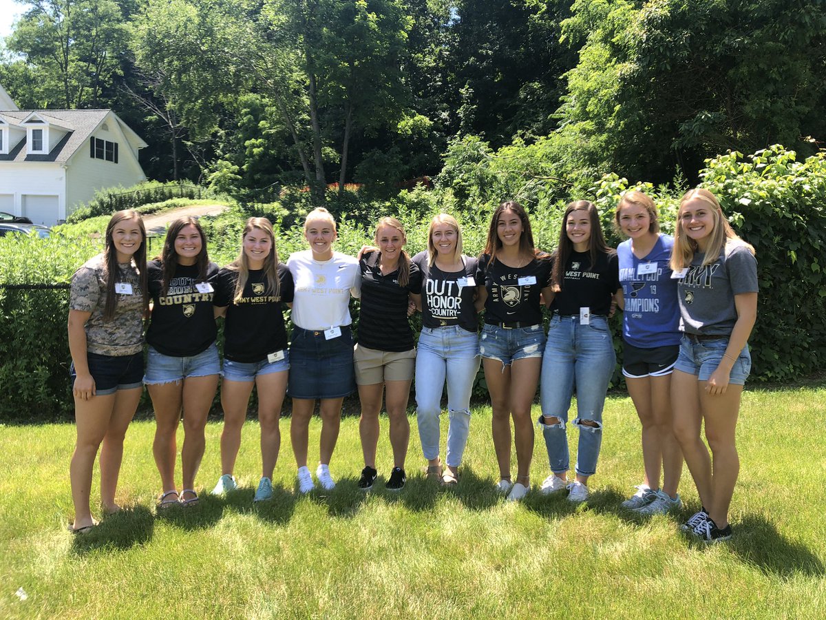 CoachBri21's tweet photo. The @ArmyWP_Softball program just got a whole lot better. Forever grateful to be apart of their journey to @WestPoint_USMA Cannot wait to see the the impact they make and the leaders they develop into at the best institution in the 🌎! #family #asb #47months #futureofficers 🇺🇸❤️ https://t.co/SmwMHPzxsF