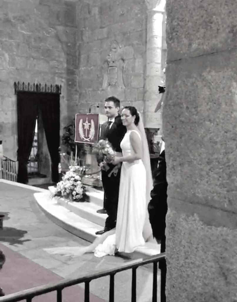 Este fin de semana ha sido muy especial y bonito para esta chirigota, se ha casado el jefe, el mejor compañero y el mejor amigo que se puede tener. Os deseamos toda la felicidad del mundo <a href="/tobylorena/">Lorena Gonzalez</a> <a href="/davidbmuriel/">David Bravo Muriel</a> 
Viva los novios!!!!