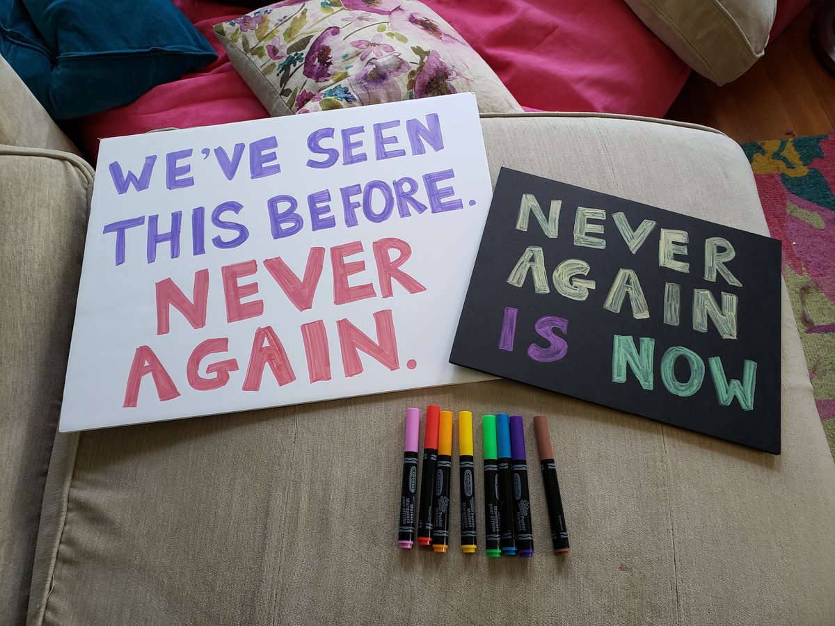 Getting ready for the <a href="/NeverAgainActn/">✡️ Never Again Action ✡️</a> tomorrow in Boston: making signs and blasting <a href="/TheShondes/">The Shondes</a>.

When we say next year in Jerusalem, we say every day is revolution...