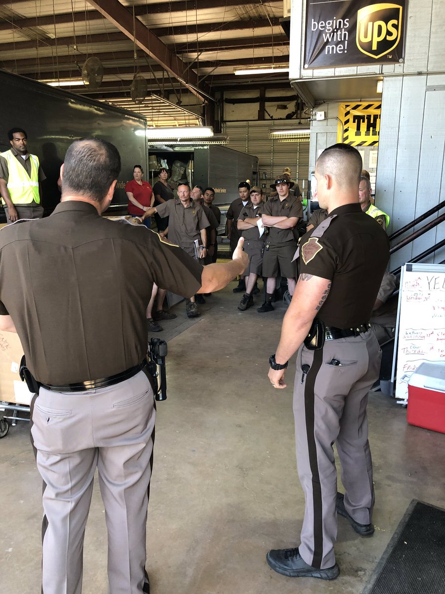 RandieTree's tweet photo. Enid Center gate demo! #RedRiverRWB #RedRiverSafety https://t.co/WDE1hRbQL7