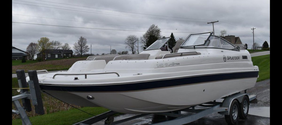 SPLENDORBOATS's tweet photo. This week we highlight a 2019 Splendor 240 SunStar - Navy. This 350 H.P. deck boat is custom built and NMMA Certified! For the smoothest ride ever, check out more details at - https://t.co/lxSmDFTejV https://t.co/i7FPvBoE3T