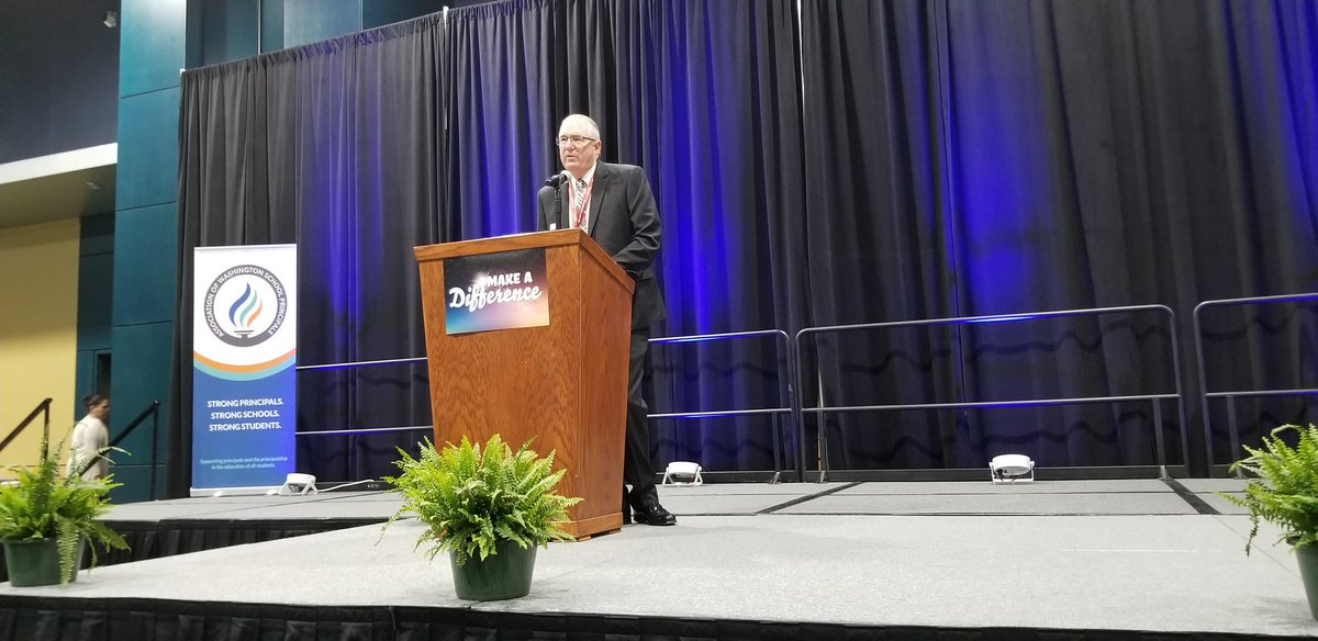 LMSprincipals's tweet image. The Prez...@SaxonPrincipal Ken Schutz giving opening remarks at the @AWSP_Principals luncheon. #WASAAWSP19
