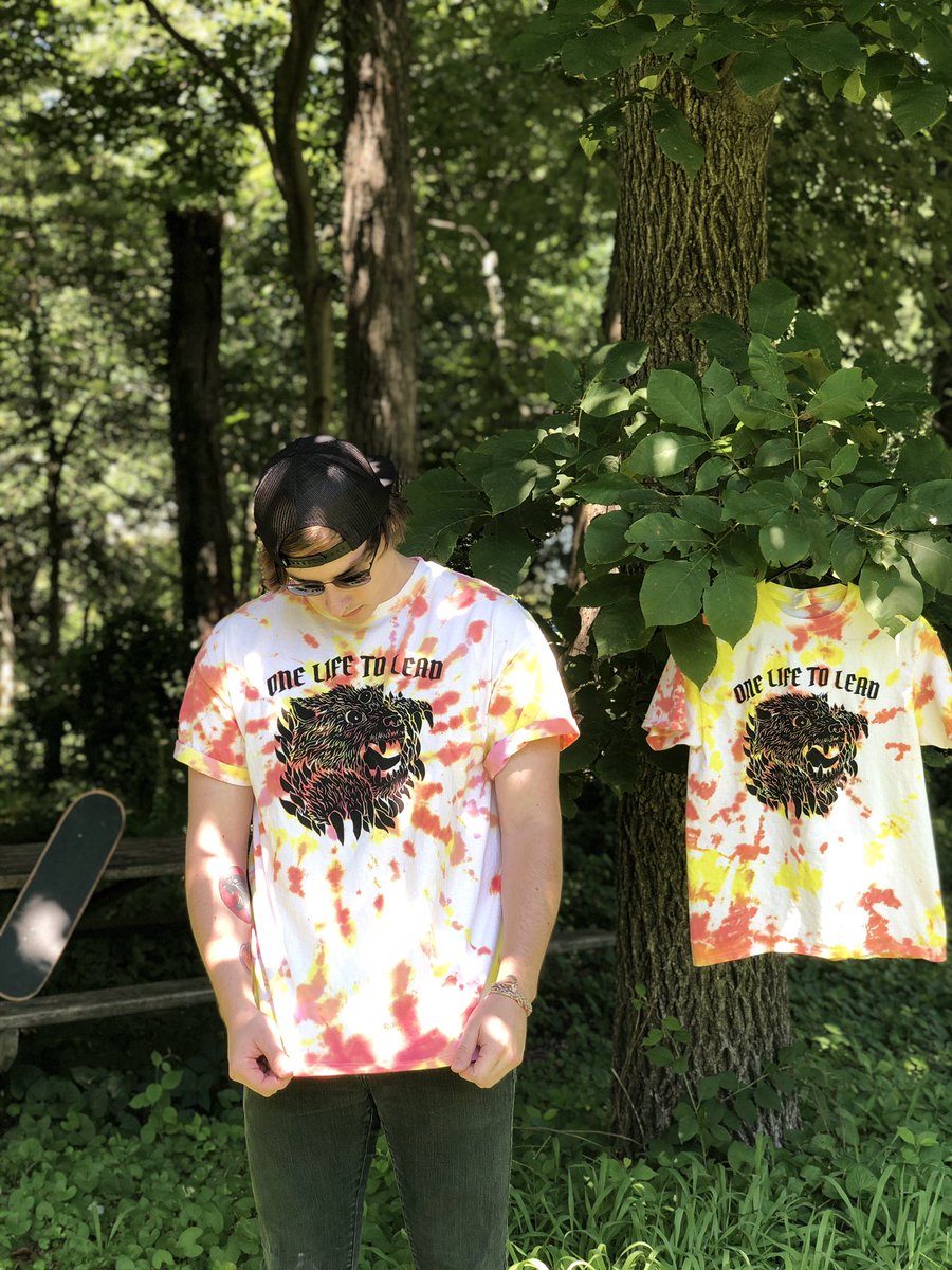 OLTLband's tweet photo. GIVEAWAY TIME
FREE SHIRT + SIGNED CD

To enter:
• Must be following us on twitter
• Screenshot you following us on Spotify
• Save the two singles
• Tag 3 friends
• RETWEET THIS

Winner gets to pick size and colors they want and we will hand tiedye the shirt ourselves https://t.co/YczExKEoq1