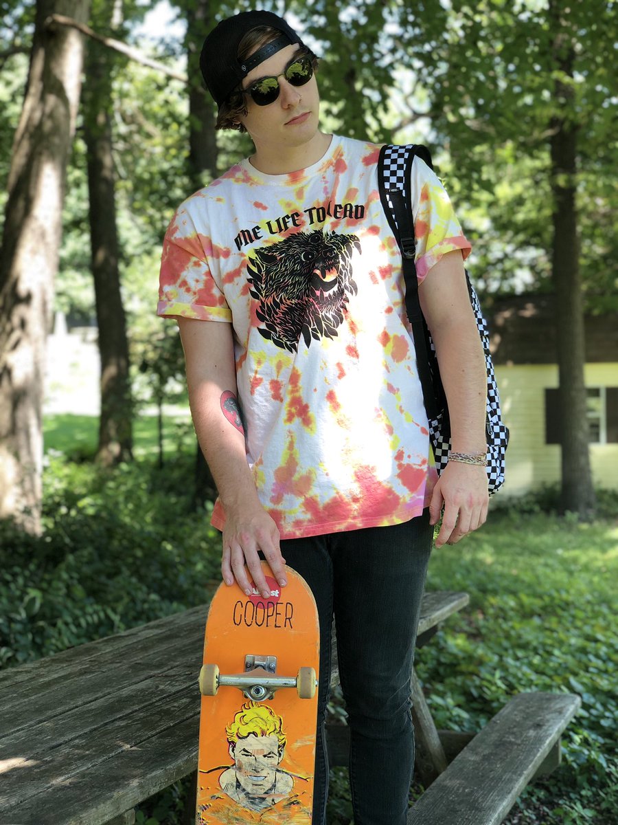 GIVEAWAY TIME
FREE SHIRT + SIGNED CD

To enter:
• Must be following us on twitter
• Screenshot you following us on Spotify
• Save the two singles
• Tag 3 friends
• RETWEET THIS

Winner gets to pick size and colors they want and we will hand tiedye the shirt ourselves