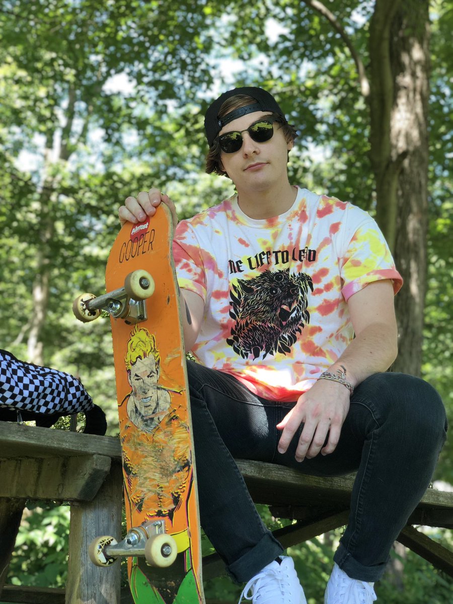 OLTLband's tweet photo. GIVEAWAY TIME
FREE SHIRT + SIGNED CD

To enter:
• Must be following us on twitter
• Screenshot you following us on Spotify
• Save the two singles
• Tag 3 friends
• RETWEET THIS

Winner gets to pick size and colors they want and we will hand tiedye the shirt ourselves https://t.co/YczExKEoq1