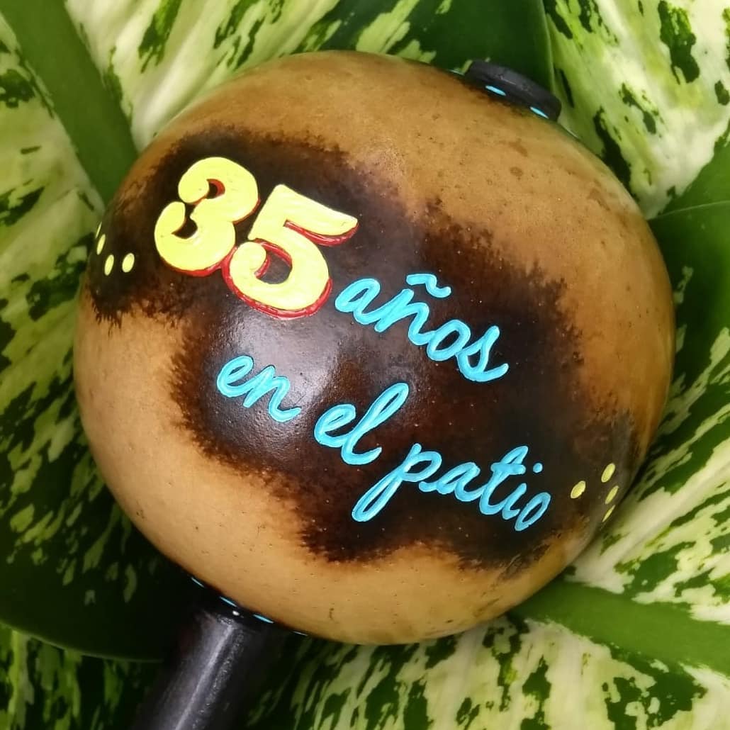 Un honor para nosotrxs poder trabajar esta maraca para uno de los pilares de la bomba y la plena puertorriqueña. <a href="/pleneros21/">LosPleneros de la 21</a>
#tallerkenuati #maraqueo #maracaskenuati #instrumentovegetal #grabado #echalesemillaalamaracapaquesuene #unasolamaraca