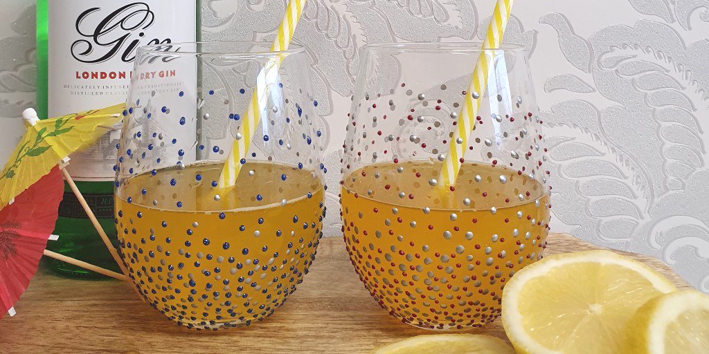 RosefieldsGifts's tweet photo. We're loving this sun 😎☀️Pass me the cocktail.. you'll find me in the garden 🍹 #gin #wine #cocktail #glass #sunnybysue #gift #home #kitchen #handpainted #wholesale #trade #giftshop #weddinggift #birthday https://t.co/TGsex2yN1J https://t.co/8J8d9QBhtP