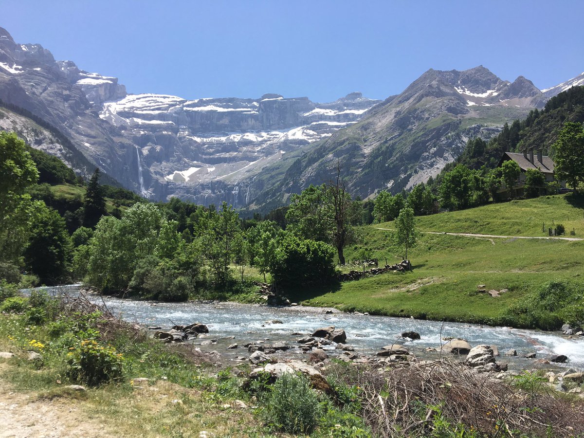 s_rostello's tweet photo. Une randonnée avec des paysages à couper le souffle au cirque de gavarnie inscrit au patrimoine mondial de l’unesco https://t.co/qchaCIUX0G
