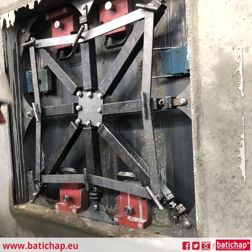 batichap's tweet photo. 🗣 [NOUVEAU] 🗣 Voici l'un de nos
nouveaux produit. Le mannequin de fenêtre en béton banché réutilisable et réglable.

Une révolution ✅ dans le domaine du coffrage de fenêtre 🏠.

Mise en vente 💶 officielle du produit au 01 septembre 2019 🔜

#Batichap👷🏼‍♂️👷🏻‍♀️ https://t.co/FOnsIpCnpd