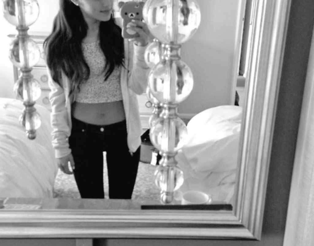 QuotesDeDeb's tweet photo. #thinspos du soir, Bonsoir ! #skinnygirl #thin #bodygoal #weightloss #skinny #weightgoal #thinspo #losingweight #motivation #thinspiration #bonespo #mybodygoal https://t.co/JVQ1AjkX5G