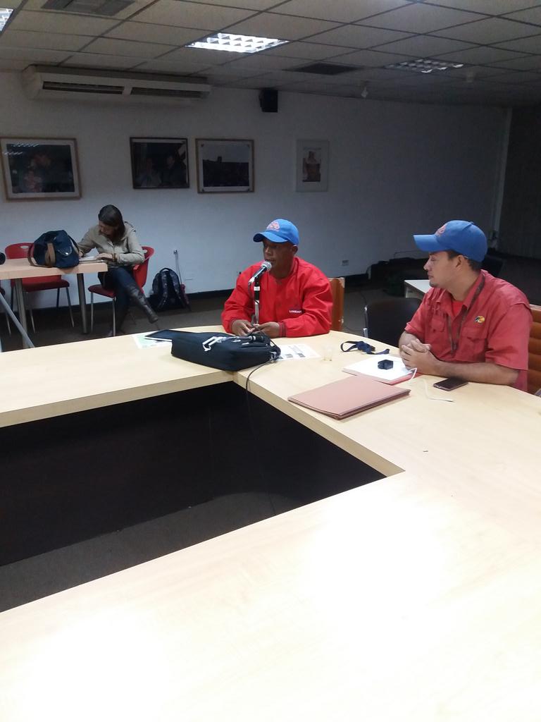 FtuvNoticia's tweet photo. #Hoy #1Jul los trabajadores universitario de #UNEARTE junto a los sindicatos de la #Unexpo #USB #UCV realizaron el #CongresoConstituyenteUniversitario para debatir ideas q fortalezcan las universidades públicas. #FtuvRevolucionarias #16AniversarioMisionRobinson 
#Venceremos https://t.co/YSL4lQhP4s
