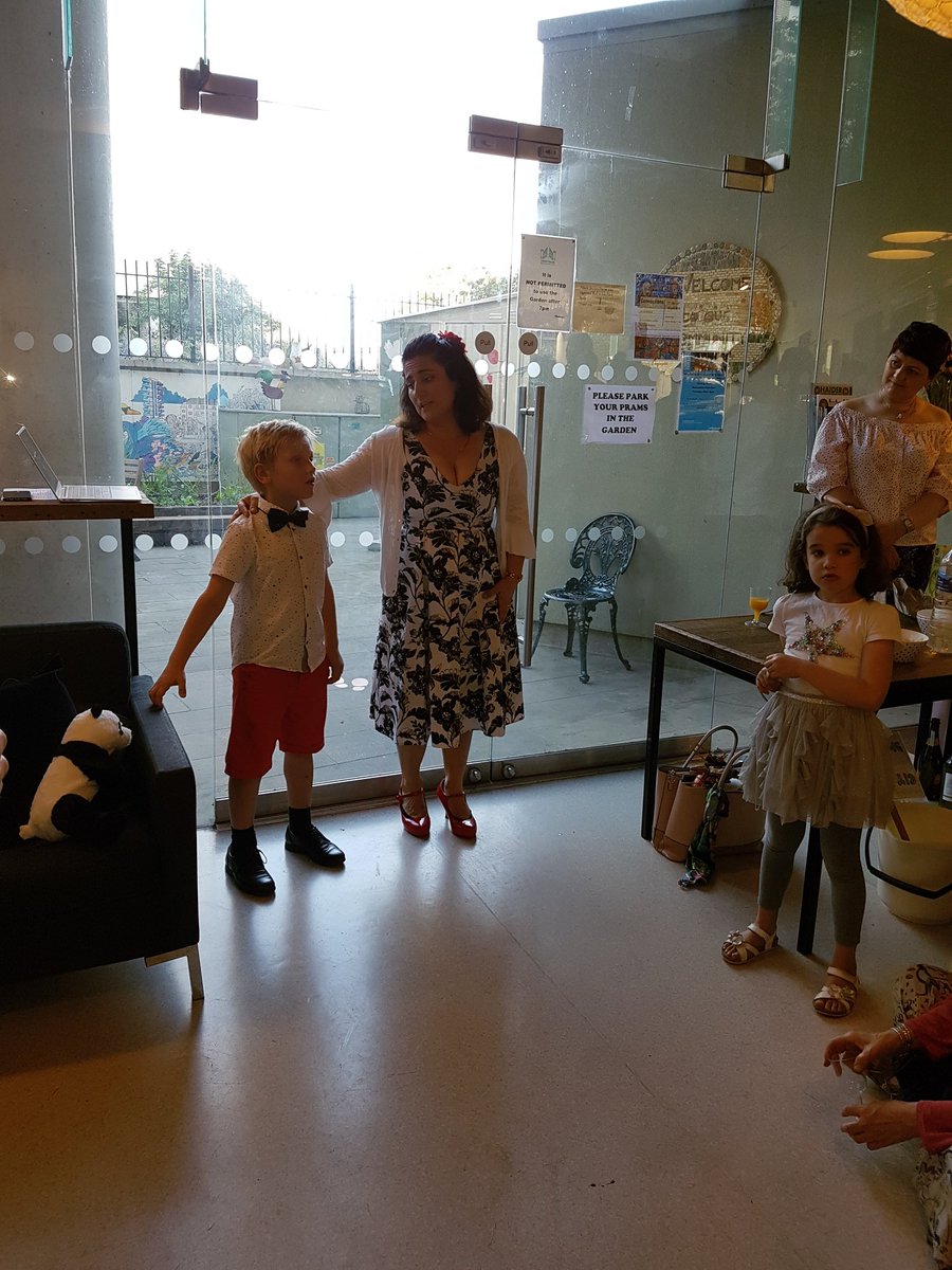 WDCOResidents's tweet photo. Woodberry Down resident Loredana Leska shows of her art work at the Redmond community centre today,with singing from local resident Tamara Vepkhuadze and her son Giorgi Rohelsaar age 7 come and see Loredana's exhibition from 1st July-2nd August @mhdtcommunity @mayorofhackney https://t.co/RVEDsF90sZ
