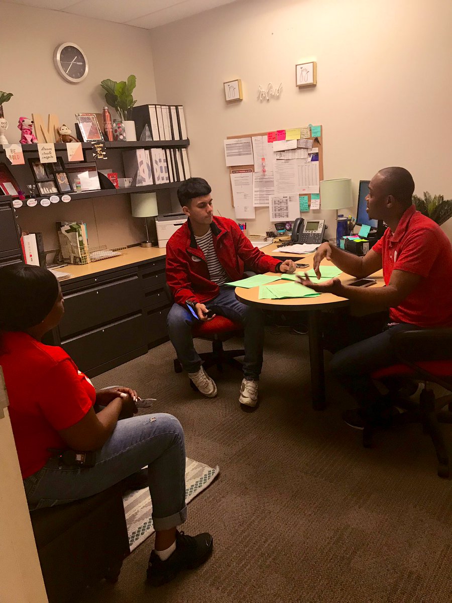 EmpressTkia's tweet photo. Teaching and training at its best . #Opmodel #reverseEXF #DepartmentExperts #WeeklyRoutines 💪🏽😃 https://t.co/wDBjYPERkO