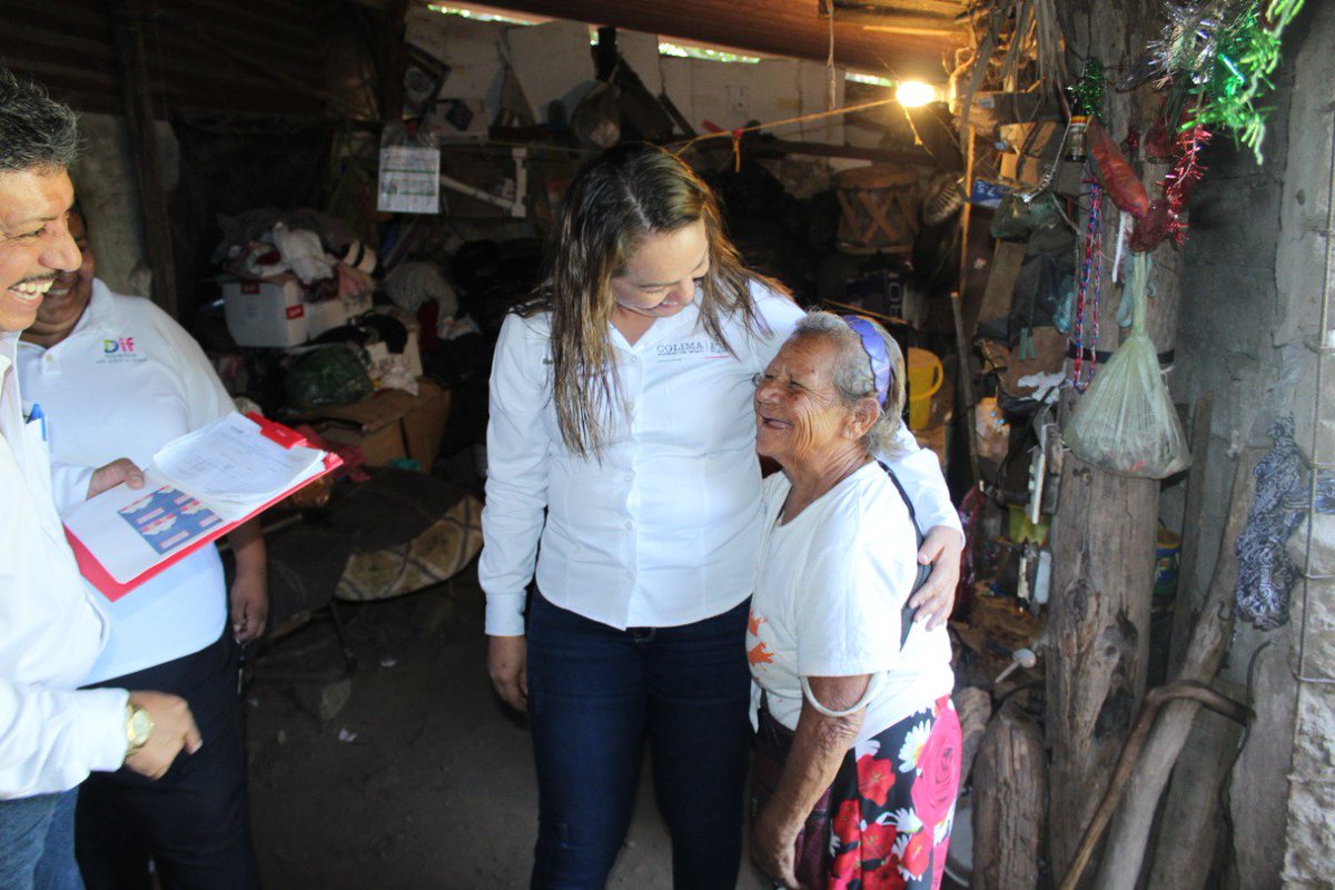 IAAPcolima's tweet photo. #EntregadeApoyosSociales.
#CumpliendoCompromisos.

 La titular del IAAP, Blanca Estela Acevedo Gómez, realizó visitas domiciliarias para entregar apoyos sociales a los #AdultosMayores 👵👴cumpliendo algunos compromisos en la localidad de Suchitlán, Municipio de Comala. https://t.co/rnhEidIKnZ
