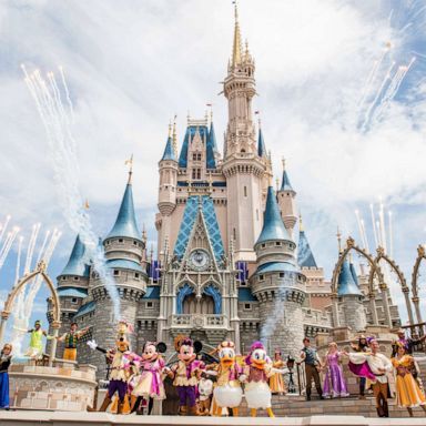 EntertainForUs's tweet photo. #Giveaway #Family #Friends #DisneyWorld #Orlando #Fun #windisney Disney tickets to lucky winner (1 day hopper passes ) #Retweet, #Follow, #Like head over to https://t.co/FuAQox0w0a join facebook group https://t.co/dXVQDkqa25 https://t.co/xDzik6gdSu